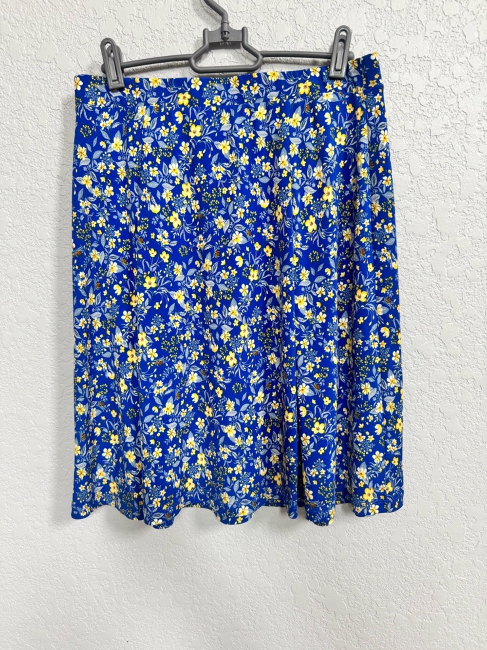 Gilli blue and yellow floral print mini skirt Medium